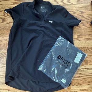 FIGS maternity scrub tops x2 in black